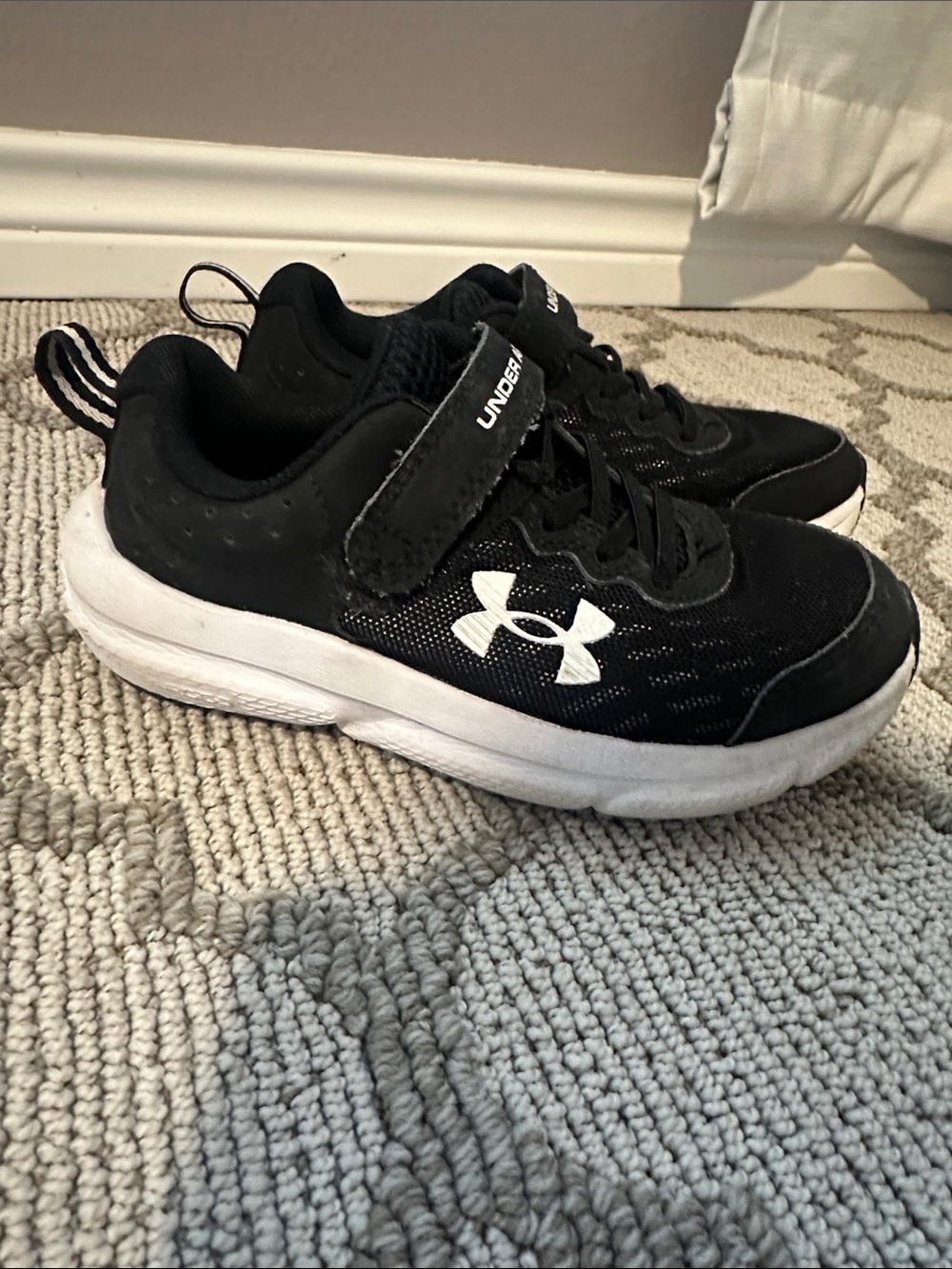 Under Armour Kids Black and White Hook-and-Loop Sneakers